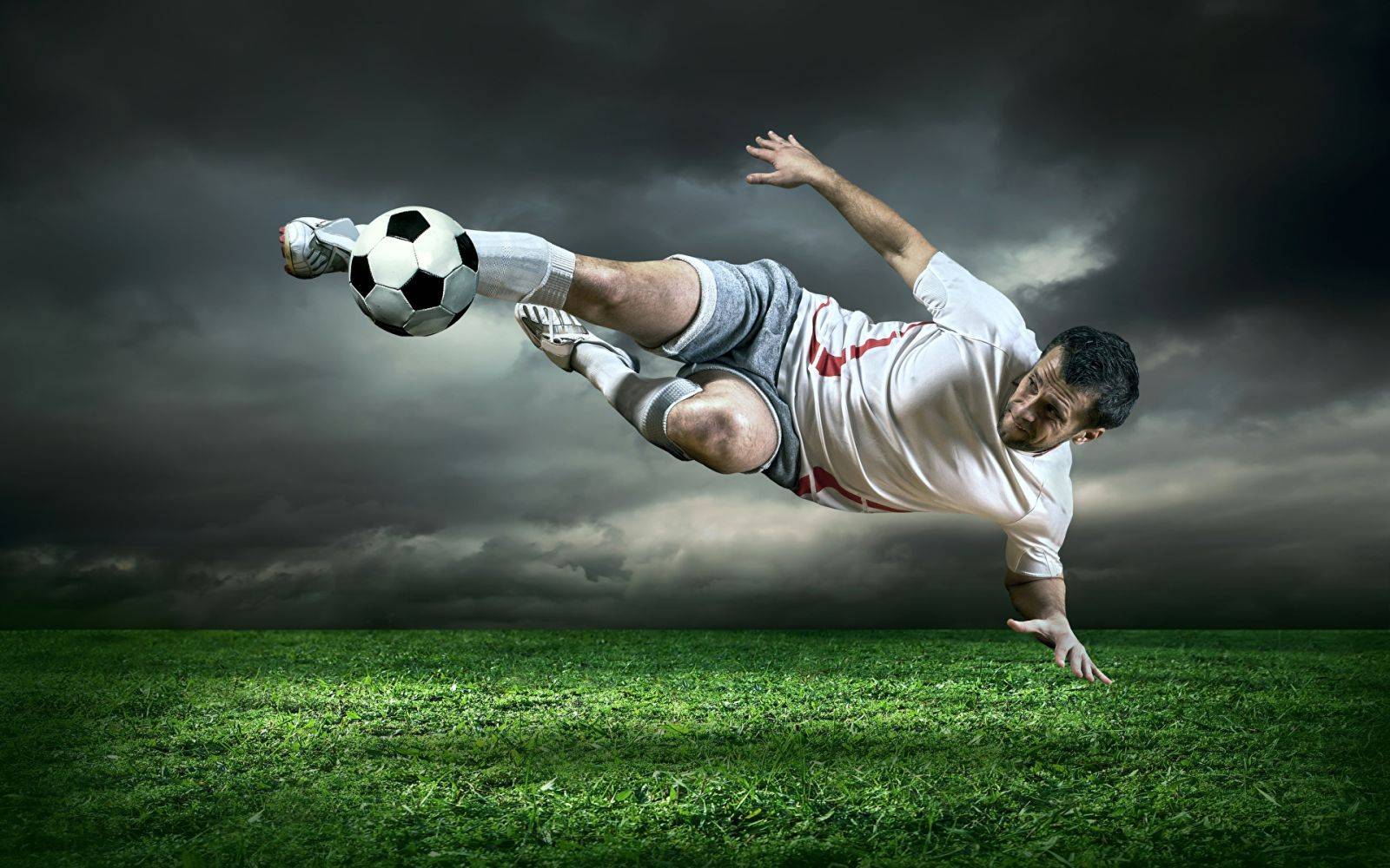 法甲巴黎圣日耳曼续约姆巴佩：合同延长至2028年，重塑欧洲足坛格局